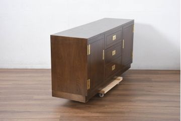 中古　超美品!!　ほぼ新品!!　カリモク家具(karimoku)　domani(ドマーニ)　Morganton(モーガントン)　ヒッコリーブラウン　高級感漂う上品なデザインが魅力的なサイドボード(収納棚、戸棚、引き出し、サイドキャビネット)(定価約45万円)(R-081833)