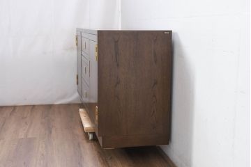 中古　超美品!!　ほぼ新品!!　カリモク家具(karimoku)　domani(ドマーニ)　Morganton(モーガントン)　ヒッコリーブラウン　高級感漂う上品なデザインが魅力的なサイドボード(収納棚、戸棚、引き出し、サイドキャビネット)(定価約45万円)(R-081833)