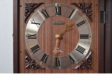 和製ビンテージ　CITIZEN(シチズン)　上部のクラウン装飾がおしゃれな重厚で上品な雰囲気の掛け時計(柱時計、古時計、振り子時計、ヴィンテージ)(R-081842)