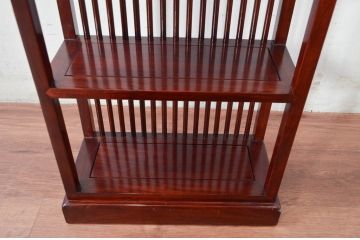 中古　美品　唐木　上品な縦格子が和の美しさを漂わせる小振りな飾り棚(陳列棚、花梨棚、ディスプレイラック、収納棚、オープンラック)(R-081846)