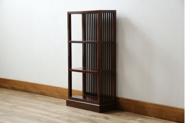 中古　美品　唐木　上品な縦格子が和の美しさを漂わせる小振りな飾り棚(陳列棚、花梨棚、ディスプレイラック、収納棚、オープンラック)(R-081846)