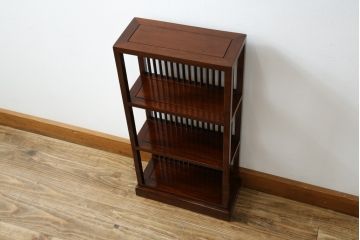 中古　美品　唐木　上品な縦格子が和の美しさを漂わせる小振りな飾り棚(陳列棚、花梨棚、ディスプレイラック、収納棚、オープンラック)(R-081846)