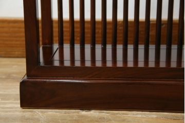 中古　美品　唐木　上品な縦格子が和の美しさを漂わせる小振りな飾り棚(陳列棚、花梨棚、ディスプレイラック、収納棚、オープンラック)(R-081846)