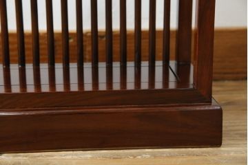 中古　美品　唐木　上品な縦格子が和の美しさを漂わせる小振りな飾り棚(陳列棚、花梨棚、ディスプレイラック、収納棚、オープンラック)(R-081846)