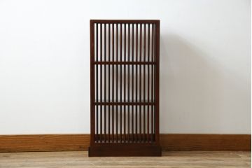 中古　美品　唐木　上品な縦格子が和の美しさを漂わせる小振りな飾り棚(陳列棚、花梨棚、ディスプレイラック、収納棚、オープンラック)(R-081846)