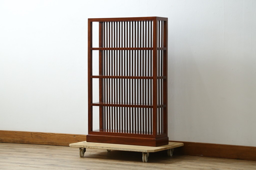 中古　美品　唐木　上品な縦格子が和の美しさを漂わせる小振りな飾り棚　(R-081847)