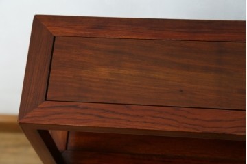中古　美品　唐木　上品な縦格子が和の美しさを漂わせる小振りな飾り棚　(R-081847)