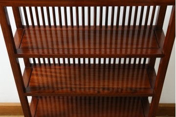 中古　美品　唐木　上品な縦格子が和の美しさを漂わせる小振りな飾り棚　(R-081847)
