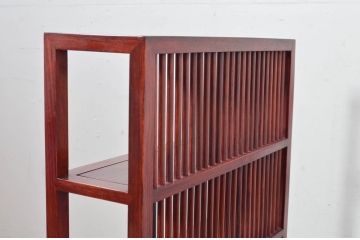 中古　美品　唐木　上品な縦格子が和の美しさを漂わせる小振りな飾り棚(陳列棚、花梨棚、ディスプレイラック、収納棚、オープンラック)(R-081847)