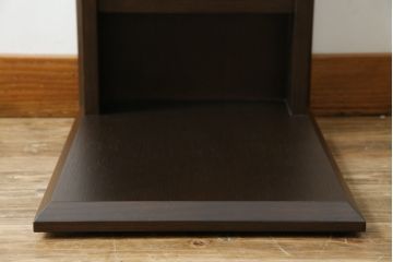 中古　美品　カリモクChitano風のすっきりとしたデザインがおしゃれなサイドテーブル(ナイトテーブル、花台、飾り台)(R-081848)