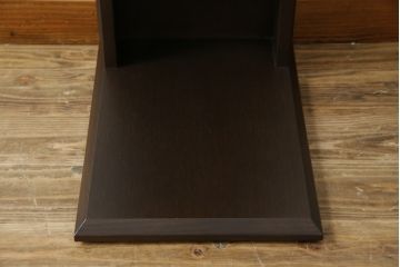 中古　美品　カリモクChitano風のすっきりとしたデザインがおしゃれなサイドテーブル(ナイトテーブル、花台、飾り台)(R-081848)