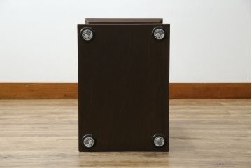 中古　美品　カリモクChitano風のすっきりとしたデザインがおしゃれなサイドテーブル(ナイトテーブル、花台、飾り台)(R-081848)