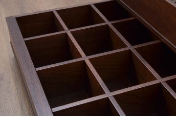 中古　未使用　展示品　新古品　インテリアデザイナー　土屋晃一　整理整頓に便利なタイドロア(ネクタイケース、ネクタイ箪笥、ネクタイ入れ、小物入れ、小物収納、卓上収納)(R-081850)