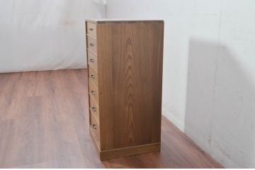 中古　未使用展示品　新古品　内部桐材　職人手作り　美しい柾目のシンプルな7段小引き出し(卓上収納、小物収納、サイドチェスト)(定価約15万円)(R-081851)