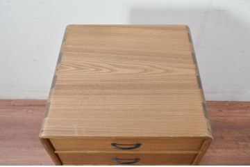 中古　未使用展示品　新古品　内部桐材　職人手作り　美しい柾目のシンプルな7段小引き出し(卓上収納、小物収納、サイドチェスト)(定価約15万円)(R-081851)