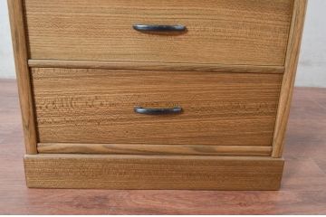 中古　未使用展示品　新古品　内部桐材　職人手作り　美しい柾目のシンプルな7段小引き出し(卓上収納、小物収納、サイドチェスト)(定価約15万円)(R-081851)