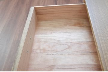 中古　未使用展示品　新古品　内部桐材　職人手作り　美しい柾目のシンプルな7段小引き出し(卓上収納、小物収納、サイドチェスト)(定価約15万円)(R-081851)