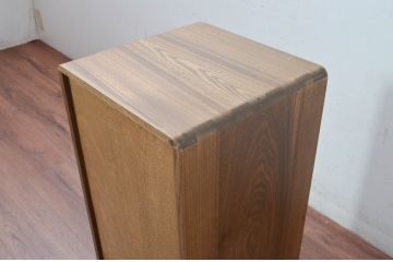 中古　未使用展示品　新古品　内部桐材　職人手作り　美しい柾目のシンプルな7段小引き出し(卓上収納、小物収納、サイドチェスト)(定価約15万円)(R-081851)