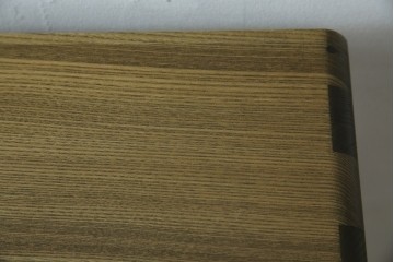 中古　未使用展示品　新古品　内部桐材　職人手作り　美しい柾目のシンプルな7段小引き出し(卓上収納、小物収納、サイドチェスト)(定価約15万円)(R-081851)