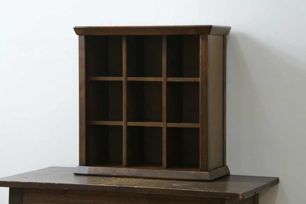 新古　未使用展示品　職人手作り　シンプルなデザインが取り入れやすい小さなマス目棚　(R-081853)