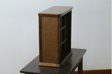 新古　未使用展示品　職人手作り　シンプルなデザインが取り入れやすい小さなマス目棚　(R-081853)