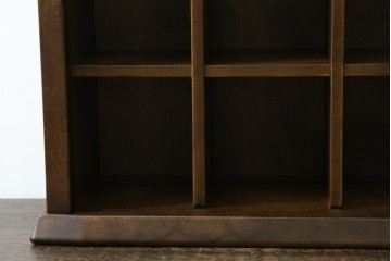 新古　未使用展示品　職人手作り　シンプルなデザインが取り入れやすい小さなマス目棚　(R-081853)