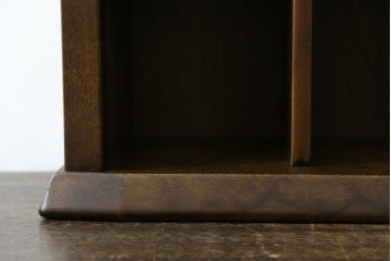 新古　未使用展示品　職人手作り　シンプルなデザインが取り入れやすい小さなマス目棚　(R-081853)