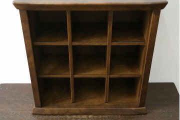 新古　未使用展示品　職人手作り　シンプルなデザインが取り入れやすい小さなマス目棚　(R-081853)