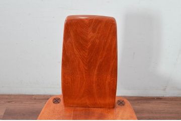 中古　未使用　展示品　新古品　岩手岩泉・純木家具　胡桃(クルミ)材　漆塗り　心地よい木の風合いが魅力的な板座RBチェア(アールバックチェア、ダイニングチェア、アームレスチェア、板座チェア、椅子、イス)(定価約10万円)(R-081854)