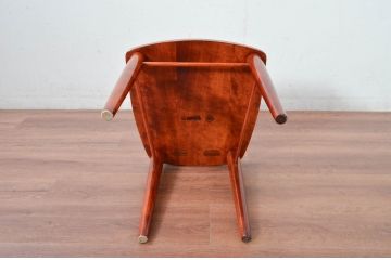 中古　未使用　展示品　新古品　岩手岩泉・純木家具　胡桃(クルミ)材　漆塗り　心地よい木の風合いが魅力的な板座RBチェア(アールバックチェア、ダイニングチェア、アームレスチェア、板座チェア、椅子、イス)(定価約10万円)(R-081854)