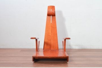 中古　未使用　展示品　新古品　岩手岩泉・純木家具　胡桃(クルミ)材　漆塗り　心地よい木の風合いが魅力的な安楽座椅子(ロッキングチェア、板座チェア、座椅子、揺りイス、アームチェア、椅子、イス)(定価約22万円)(R-081856)