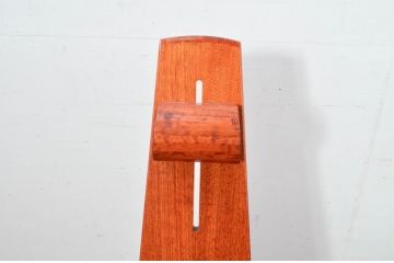 中古　未使用　展示品　新古品　岩手岩泉・純木家具　胡桃(クルミ)材　漆塗り　心地よい木の風合いが魅力的な安楽座椅子(ロッキングチェア、板座チェア、座椅子、揺りイス、アームチェア、椅子、イス)(定価約22万円)(R-081856)