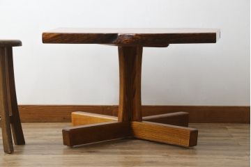 中古　未使用　展示品　新古品　岩手岩泉・純木家具　栓材　漆塗り　心地よい木の風合いが魅力的なローテーブル(センターテーブル、リビングテーブル)(定価約17万円)(R-081857)