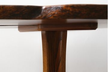 中古　未使用　展示品　新古品　岩手岩泉・純木家具　栓材　漆塗り　心地よい木の風合いが魅力的なローテーブル(センターテーブル、リビングテーブル)(定価約17万円)(R-081857)