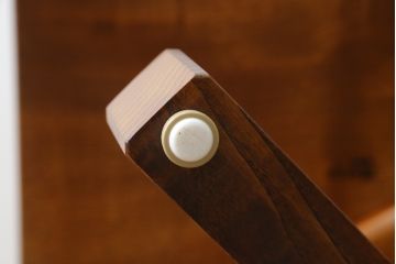 中古　未使用　展示品　新古品　岩手岩泉・純木家具　栓材　漆塗り　心地よい木の風合いが魅力的なローテーブル(センターテーブル、リビングテーブル)(定価約17万円)(R-081857)