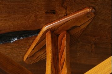 中古　未使用　展示品　新古品　岩手岩泉・純木家具　栓材　漆塗り　心地よい木の風合いが魅力的なローテーブル(センターテーブル、リビングテーブル)(定価約17万円)(R-081857)