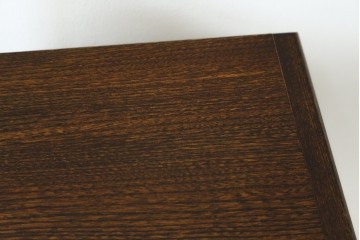 新古　未使用展示品　栓材　漆塗り　心地よい木の風合いが魅力的な飾り棚　定価約12万円　(R-081858)