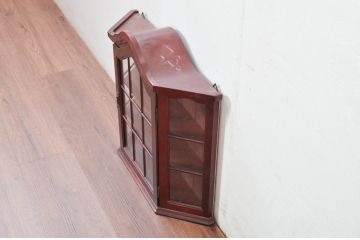 中古　三面ガラス　見せる収納にぴったりなウォールキャビネット(ウォールシェルフ、吊戸棚、飾り棚、陳列棚、収納棚)(R-081859)