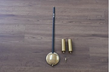 中古　美品　ドイツ　エルウィン・サトラ—(Erwin Sattler)社　三面面取りガラスの上品な高級柱時計　定価約60万円　(R-081863)