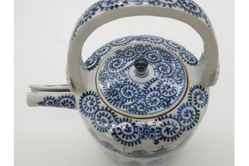 江戸期　古伊万里　染付　蛸唐草　山水図　匠の繊細な表現に引き付けられる銚子(花、急須、水注、酒器、和食器)(R-081865)