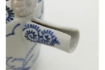 江戸期　古伊万里　染付　蛸唐草　山水図　匠の繊細な表現に引き付けられる銚子(花、急須、水注、酒器、和食器)(R-081865)