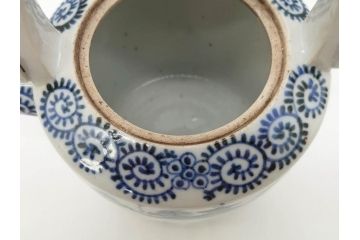 江戸期　古伊万里　染付　蛸唐草　山水図　匠の繊細な表現に引き付けられる銚子(花、急須、水注、酒器、和食器)(R-081865)