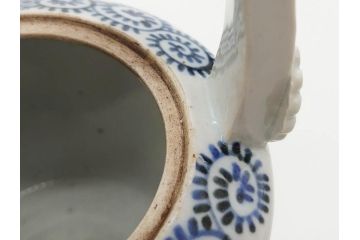 江戸期　古伊万里　染付　蛸唐草　山水図　匠の繊細な表現に引き付けられる銚子(花、急須、水注、酒器、和食器)(R-081865)