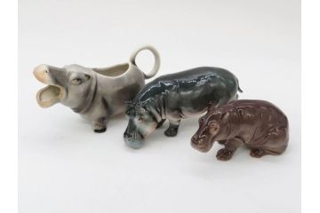 ドイツ　Goebel(ゲーベル)　Nymphenburg(ニンフェンブルグ)　カバ　生き生きとした造形が魅力のフィギュリン3点セット(動物、置物、オブジェ、ディスプレイ)(R-081868)