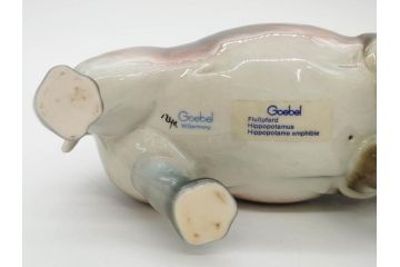 ドイツ　Goebel(ゲーベル)　Nymphenburg(ニンフェンブルグ)　カバ　生き生きとした造形が魅力のフィギュリン3点セット(動物、置物、オブジェ、ディスプレイ)(R-081868)