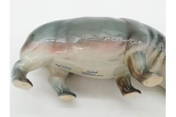 ドイツ　Goebel(ゲーベル)　Nymphenburg(ニンフェンブルグ)　カバ　生き生きとした造形が魅力のフィギュリン3点セット(動物、置物、オブジェ、ディスプレイ)(R-081868)