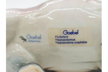 ドイツ　Goebel(ゲーベル)　Nymphenburg(ニンフェンブルグ)　カバ　生き生きとした造形が魅力のフィギュリン3点セット(動物、置物、オブジェ、ディスプレイ)(R-081868)