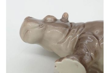 ドイツ　Goebel(ゲーベル)　Nymphenburg(ニンフェンブルグ)　カバ　生き生きとした造形が魅力のフィギュリン3点セット(動物、置物、オブジェ、ディスプレイ)(R-081868)