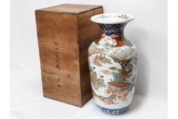 江戸〜明治期　古伊万里　錦地　色絵　高さ 約57cm　華麗な色付が美しい花瓶(松、菊、花鳥、鳳凰、人物、風景、獅子、花生、花入、花器、金彩、二尺、共箱付)(R-081878)