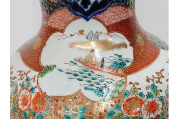 江戸〜明治期　古伊万里　錦地　色絵　高さ 約57cm　華麗な色付が美しい花瓶(松、菊、花鳥、鳳凰、人物、風景、獅子、花生、花入、花器、金彩、二尺、共箱付)(R-081878)